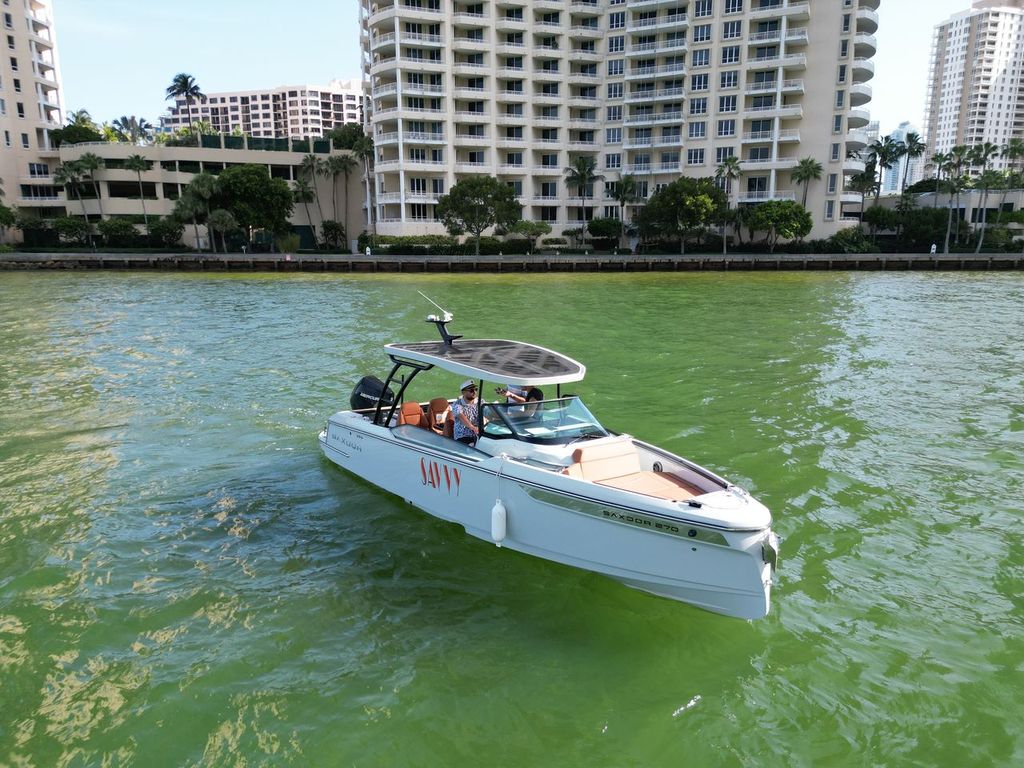 Luxury Boat Experience in Miami Bay